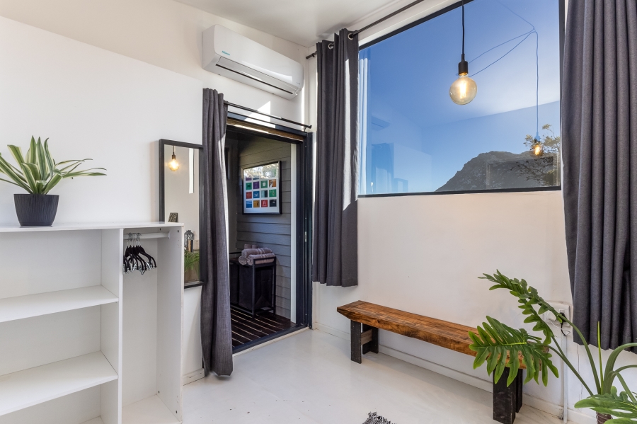 6 Bedroom Property for Sale in Pringle Bay Western Cape